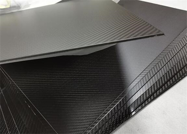 碳纤维板是什么材料做的 碳纤维板和实木板哪个好