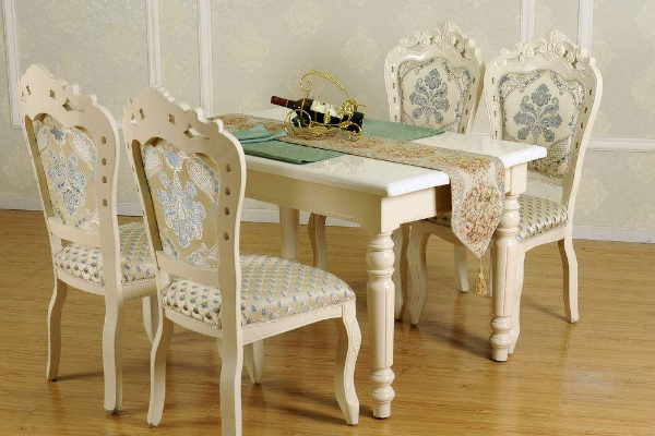 选购优质餐桌椅要考虑哪些方面 让家人用餐更愉悦