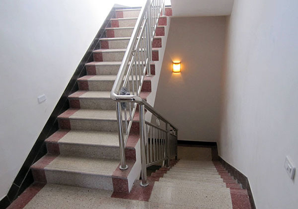选择楼梯材料的技巧有哪些（选择楼梯材料的技巧有哪些图片）