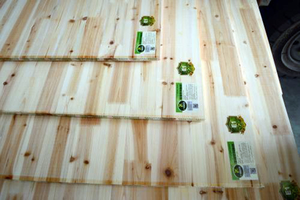 杉木集成板有什么优缺点（杉木集成板是实木板吗）