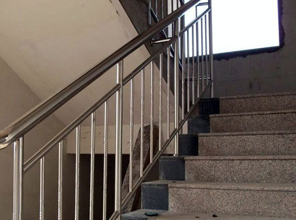 楼梯扶手四大种类的介绍 总有一种你熟悉