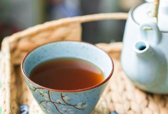 五花茶：清热解毒的饮品
