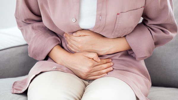 女性肚子右边疼是怎么回事 腹部疼痛9位置图