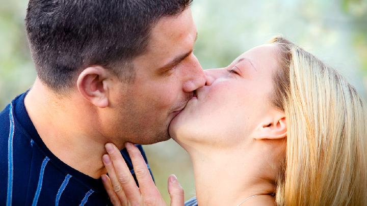 情侣交往时需要遵循哪些原则 详解男女性爱的三大原则