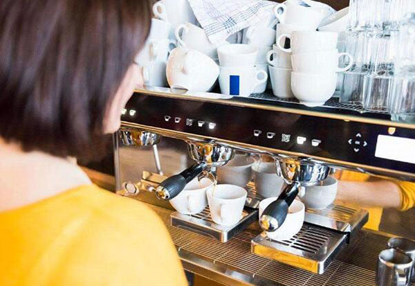 全自动咖啡机和半自动的区别 全自动咖啡机和半自动咖啡机
