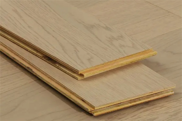 实木复合地板与强化地板的区别 实木复合地板与强化地板的区别是什么