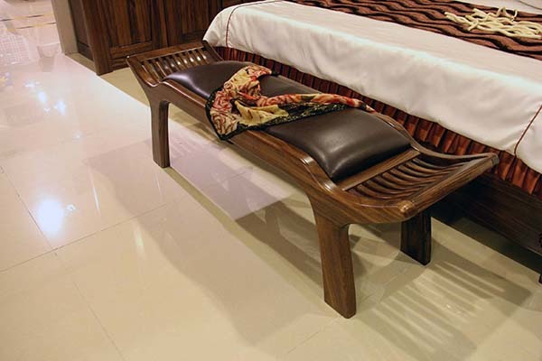 床尾凳在古代干什么用 床尾凳的意义干什么用的 1.8米床配床尾凳尺寸