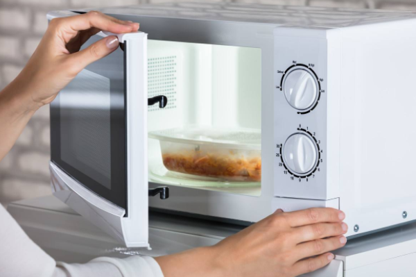 微波炉和烤箱的区别有哪些 微波炉和烤箱哪个实用 微波炉和烤箱哪个辐射更大