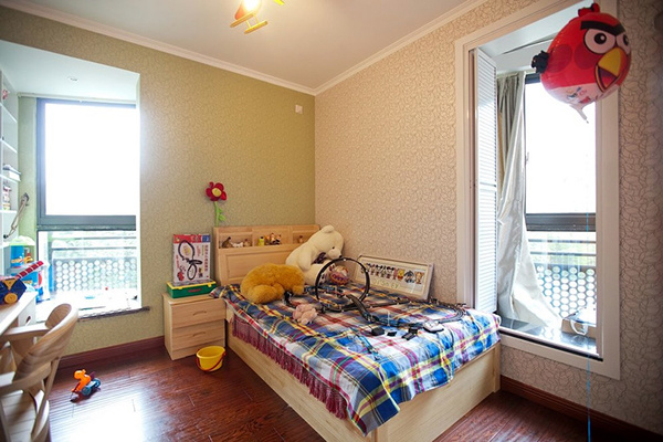 儿童床头柜选购小诀窍  打造更靓丽的儿童房间