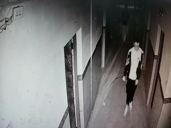 胡鑫宇失踪超80天，警方与家属会面：排除校内人员犯罪可能  