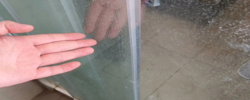 玻璃上水渍怎么清除最好的方法
