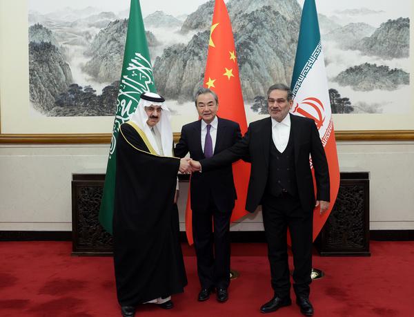 中东宿敌在北京握手，这张照片意味深长