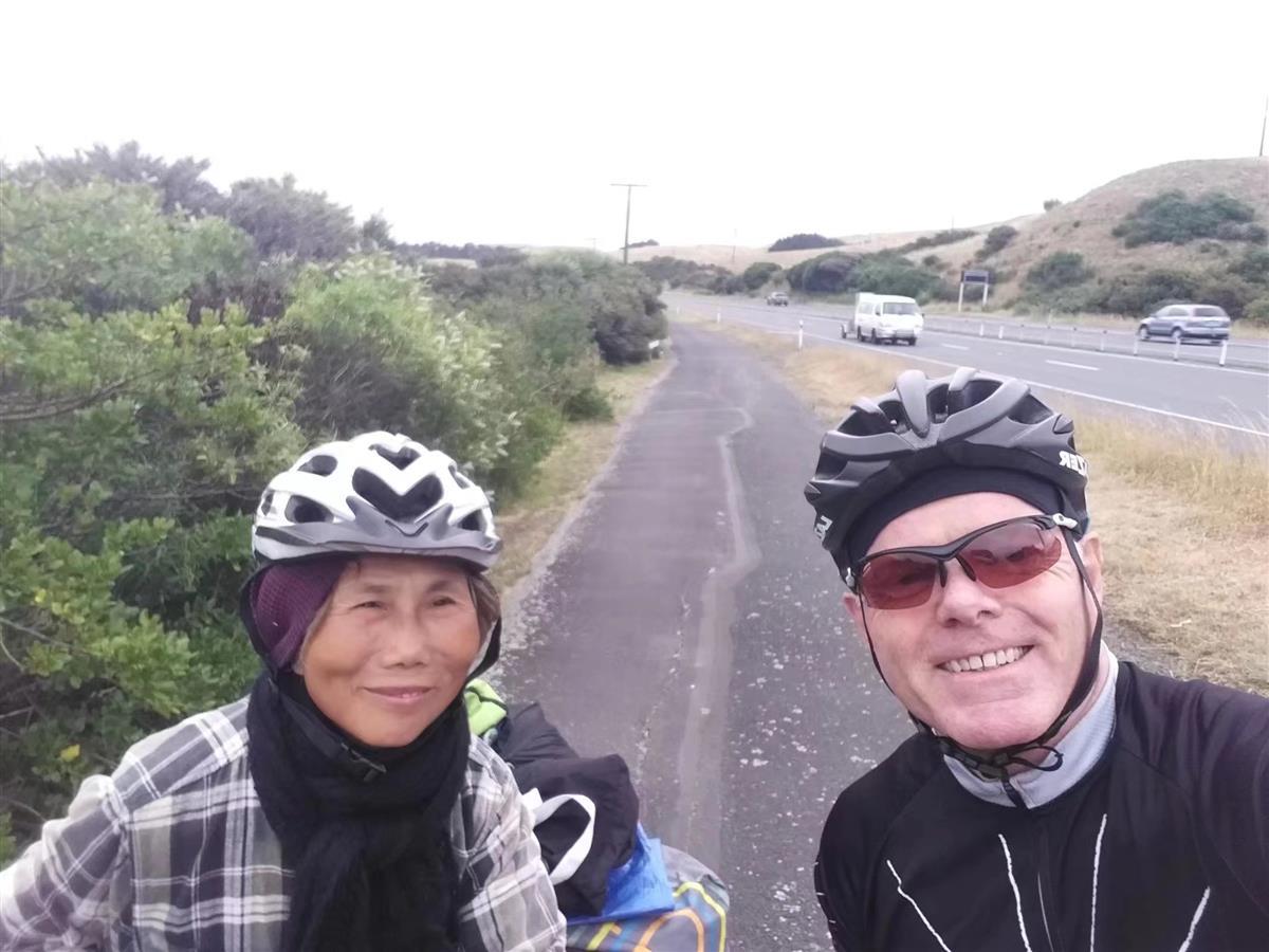 郑州65岁阿姨8年骑行12国：曾误入黑店在华人帮助下才脱险，未来还想去非洲