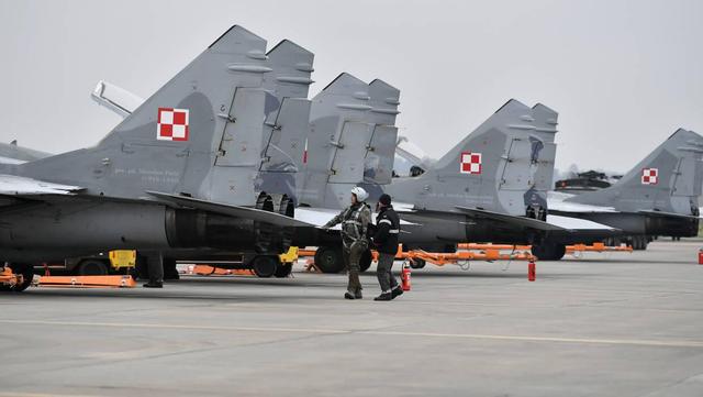 波兰将向乌提供4架米格-29战机（波兰军演米格-29战机向友机开火）