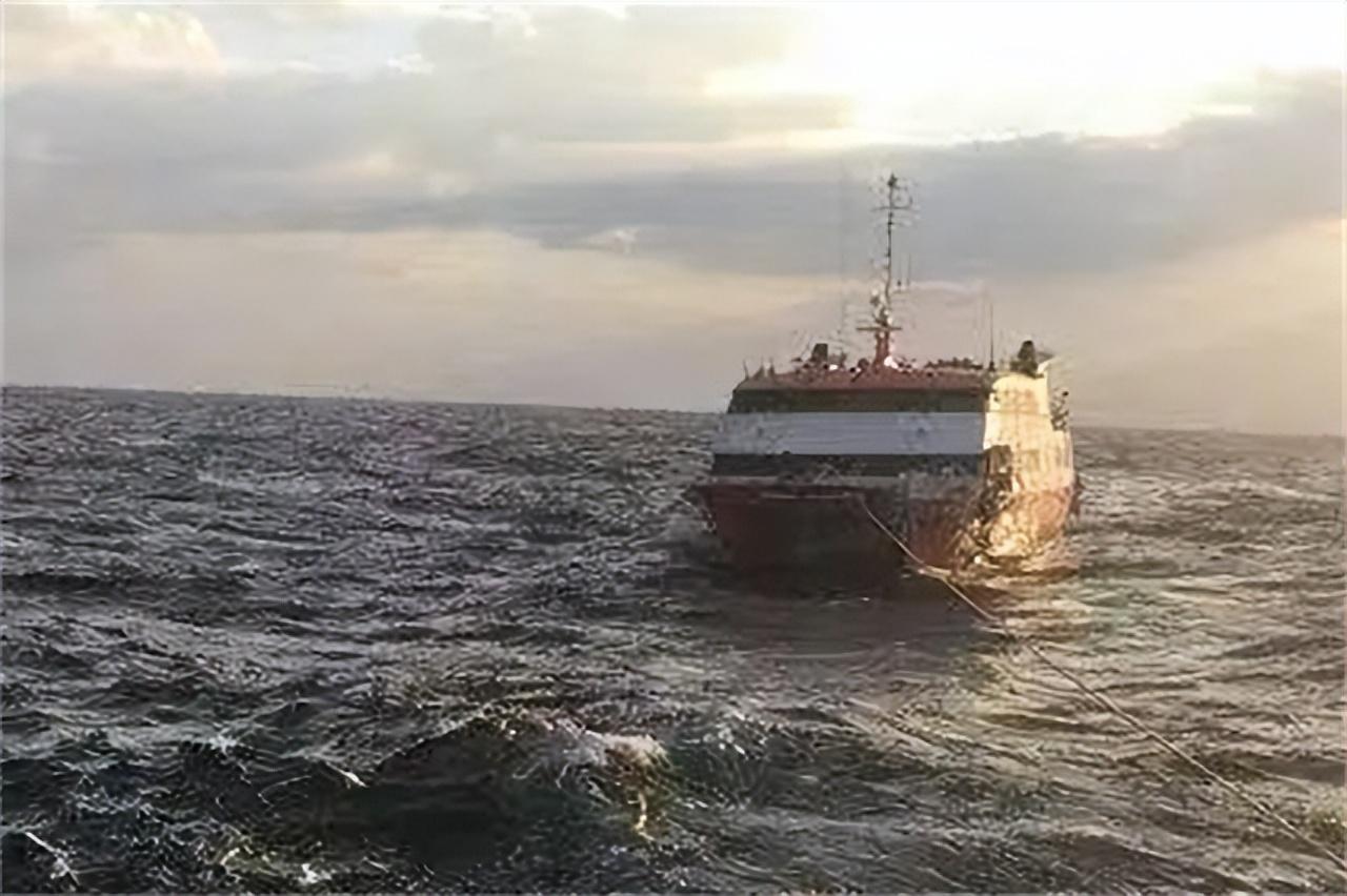 18年浙江渔民发现“幽灵船”，船上摆着鸡蛋和肉罐头，内部空无一人