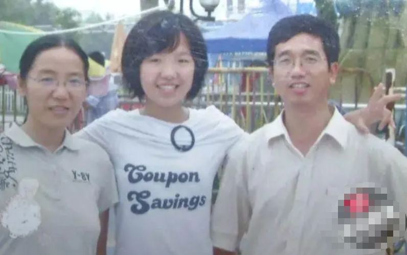 2007年武汉女大学生失踪，父母卖房寻找，12年后出现在母校废弃房