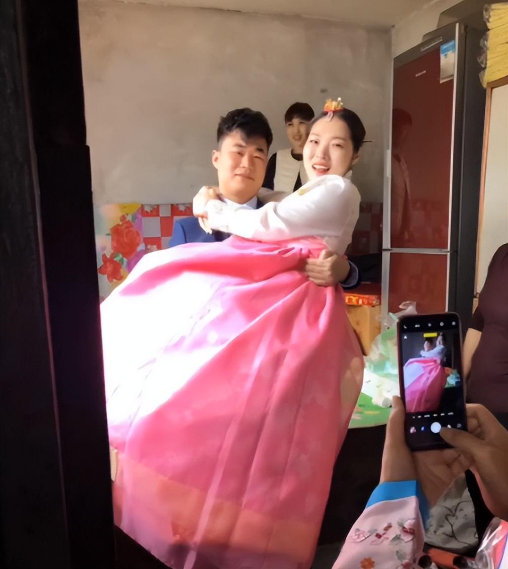 朝鲜姑娘嫁90后浙江小伙，不要车不要房不要彩礼，只要一吨大米