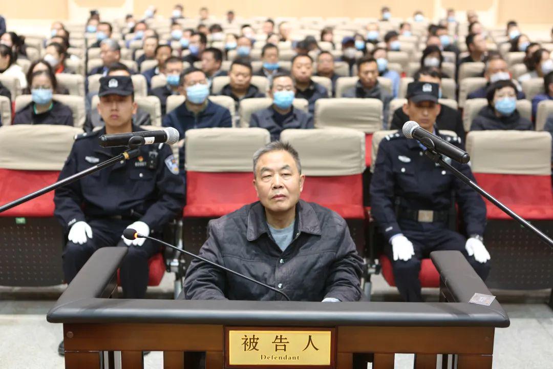 被控造成后期酒钢集团直接经济损失6.38亿，甘肃原厅官陈春明受审