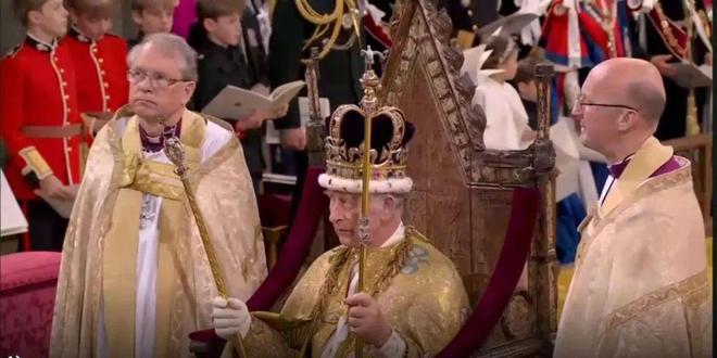 韩正出席英国国王查尔斯三世加冕仪式 