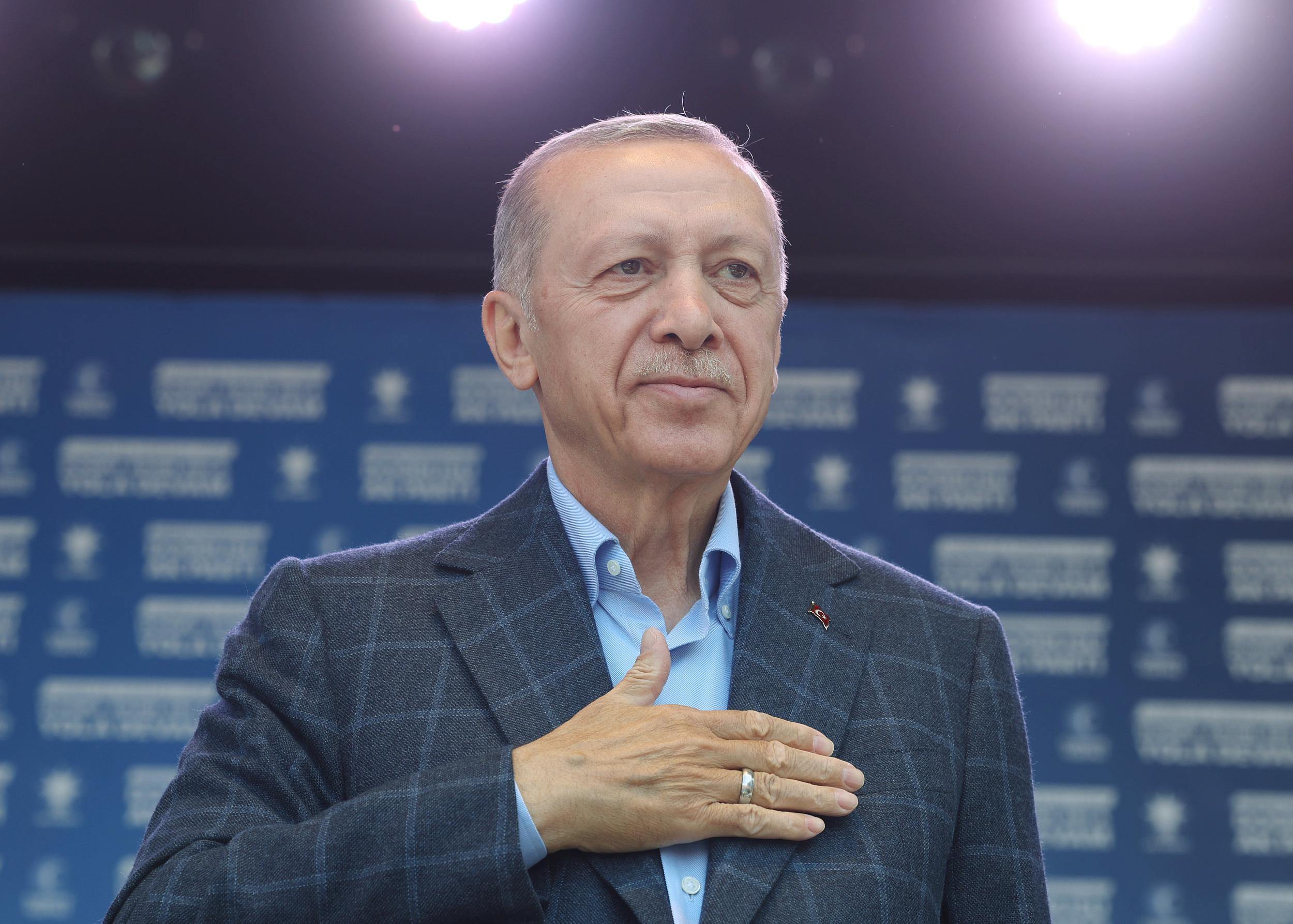 土耳其大选启动：竞争对手民调略领先，埃尔多安连任面临挑战