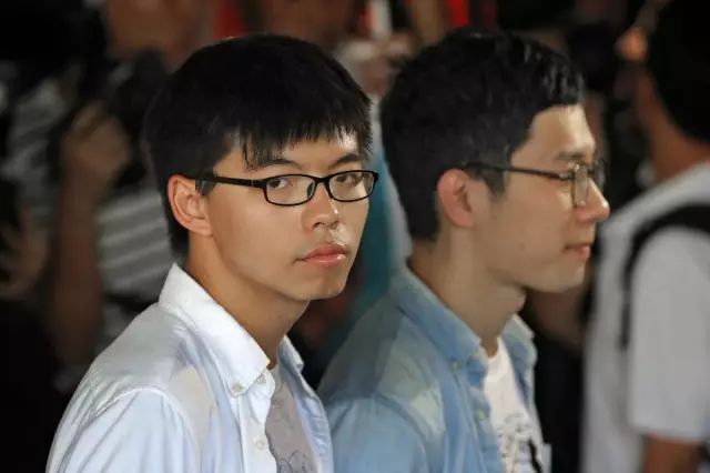 乱港分子周庭宣称“不再返回香港报到”，外交部回应   