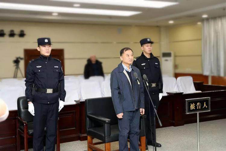 吉林厅官刘保威受贿案引发案中案，其辩护律师被控三宗罪坚称无罪