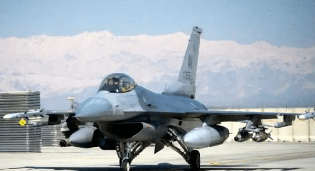 美国F-16战斗机在韩国演习期间坠毁 坠机事故两天后 美军确认坠毁f-16战斗机飞行员身亡