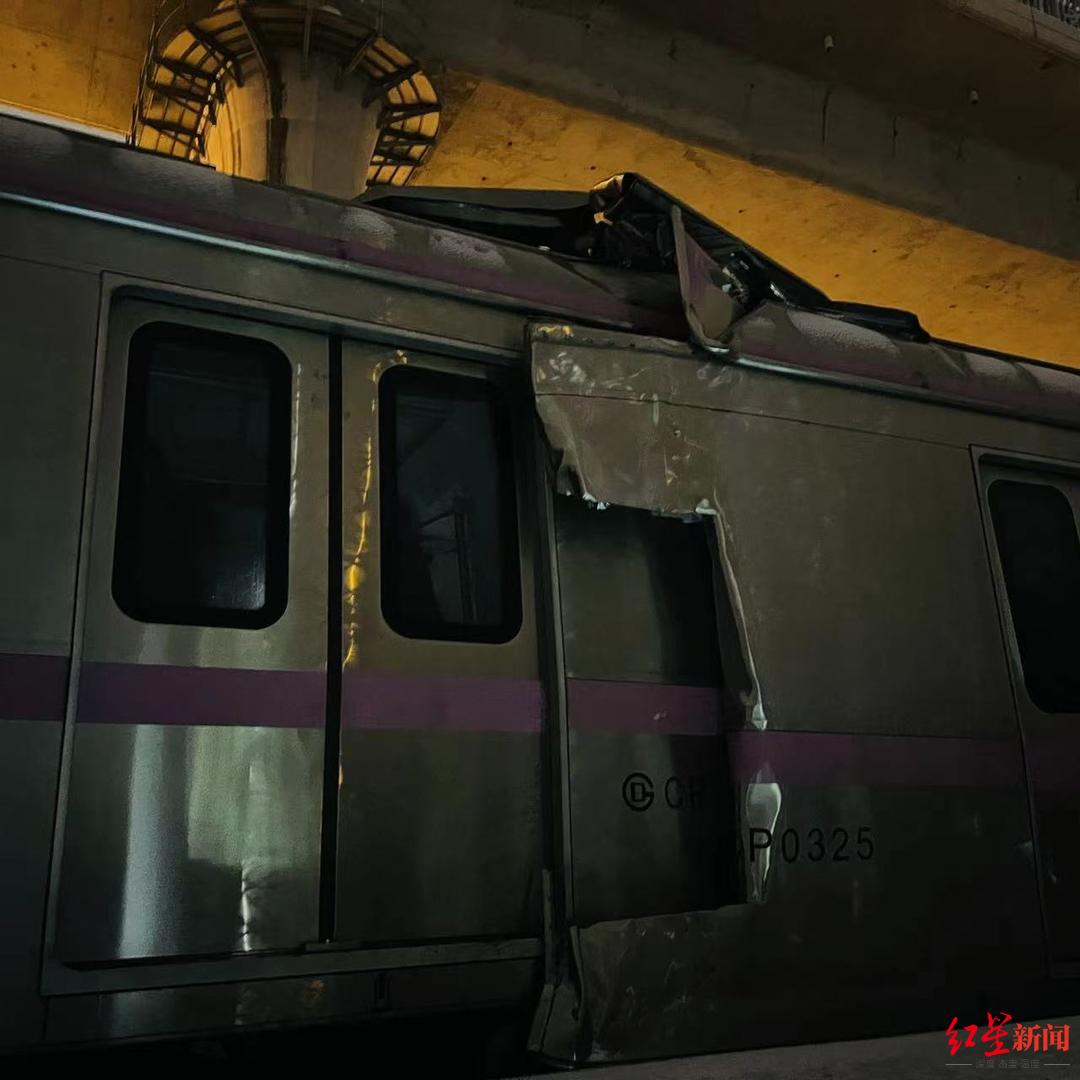 北京地铁车厢脱离致30余人受伤（北京地铁拆除座位）