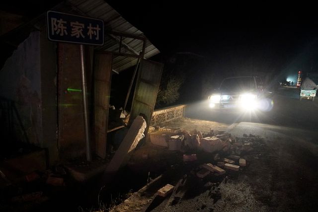 地震致甘肃105人遇难