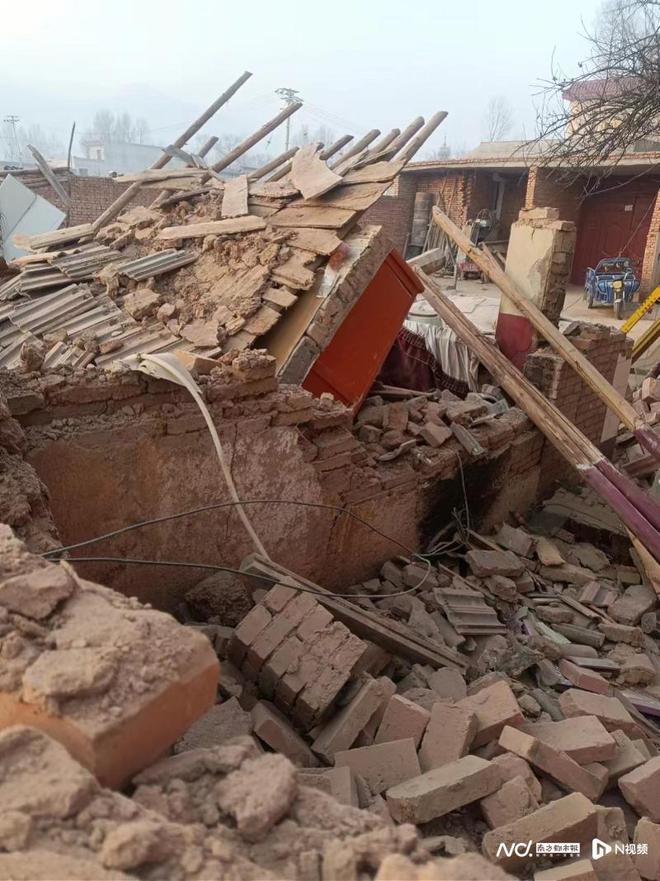 地震致甘肃105人遇难