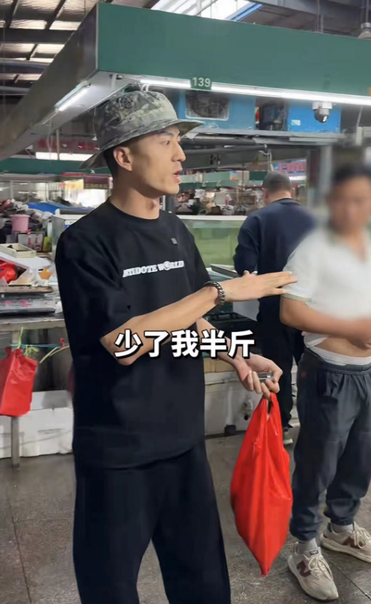 连云港一商户被曝短斤少两，官方：罚款市场方35万元，涉事商户被行拘